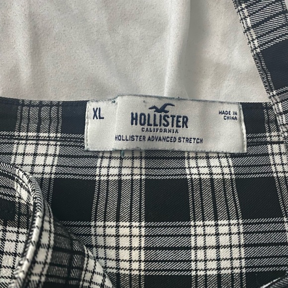 PLAID HOLLISTER CROP TOO WITH ADJESTABLE STRAPS - Picture 2 of 3